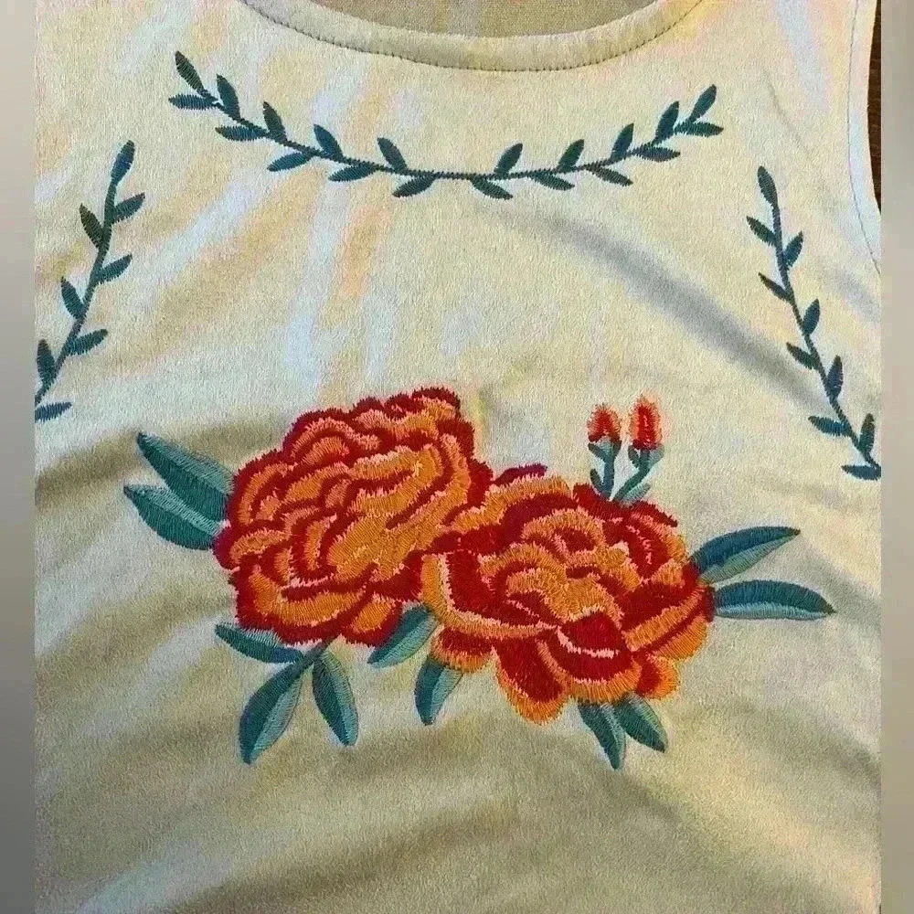 Zara Trafaluc Sleveless cropped tank. C052 - Picture 2 of 6